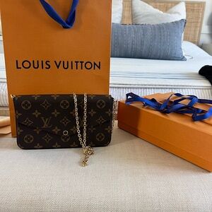 Louis Vuitton Félicie Pochette Clutch/Crossbody Bag